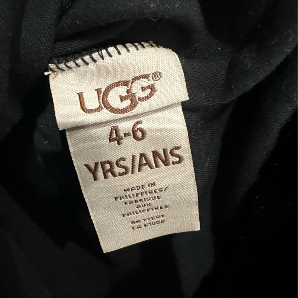 UGG Faux Fur Black Kids' Beanie with Pom Pom - size 4-6 years - Picture 3 of 3